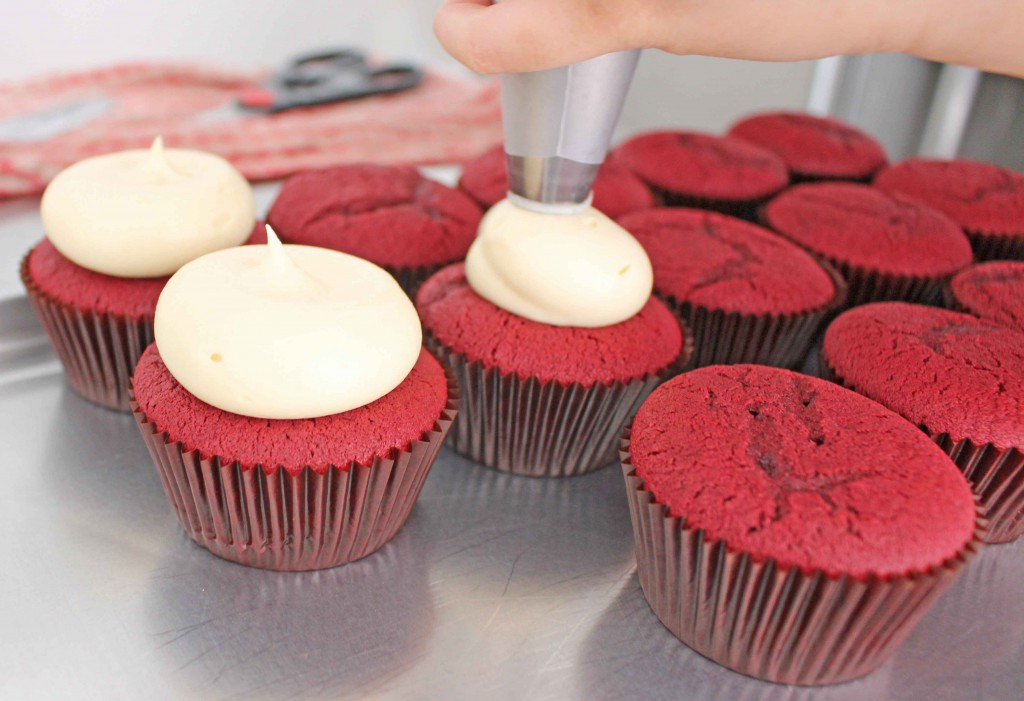Make A Cupcake And We'll Tell You Where You'll Meet Your Soulmate! Take this yummy quiz and find out today!