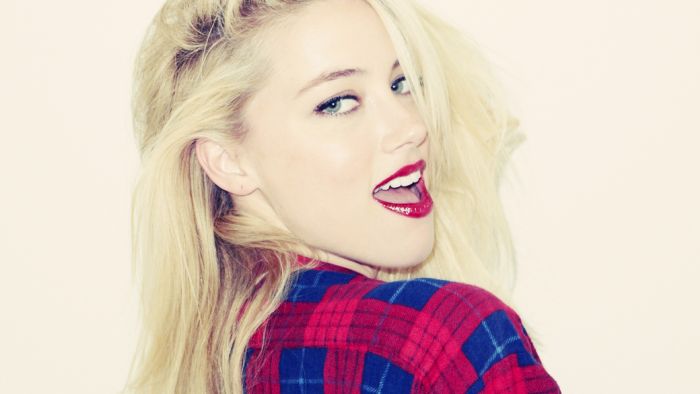 Ever wonder which celebrity your make-up look most resembles? Take the quiz to find out!