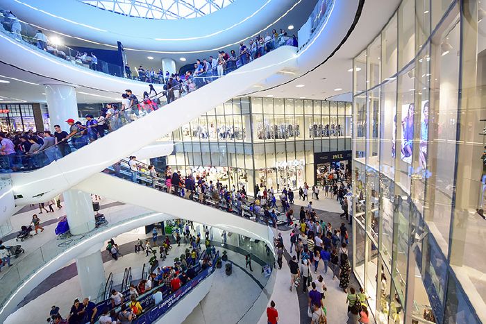 Do you live in Hong Kong or Singapore? Maybe you're thinking about visiting or moving to Asia? Find out which of these two cities suits you best.