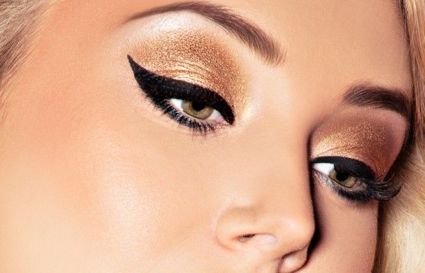 Ever wonder which celebrity your make-up look most resembles? Take the quiz to find out!