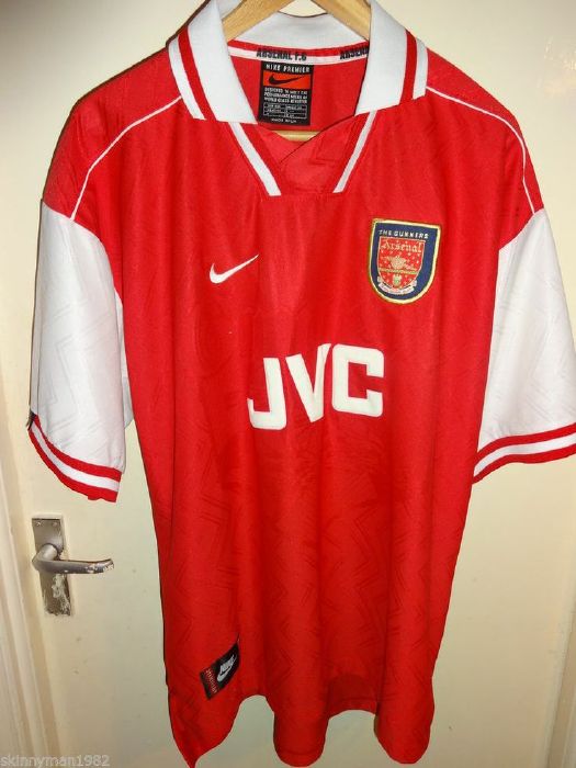 Which All-Time Great Arsenal "The Invincibles" Player Are You? Take this quiz and find out today!